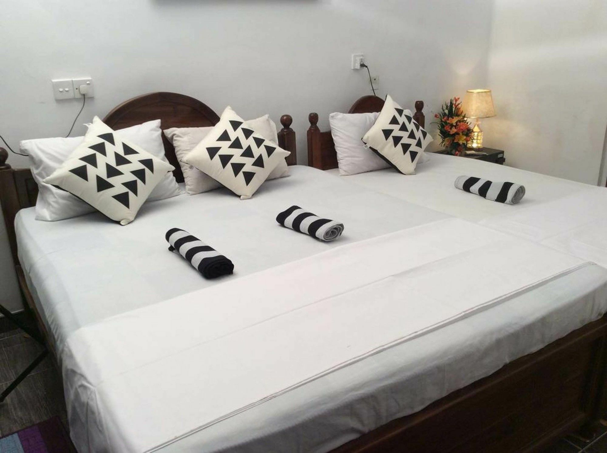 Yoho R K Tourist Villa Negombo Buitenkant foto